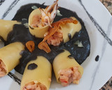 Foto del paso 10 de la receta: Macarrones rellenos de chipirones y gambas con salsa de tinta