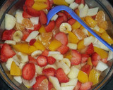 Foto del paso 3 de la receta: Macedonia de frutas 🍓🍊🍎🍐🍑🍌🍋