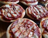 Foto langkah ke 6 dari resep Pizza mini kilat super empuk 😋.