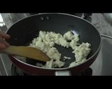 A picture of step 4 of Mawa Gujiya.