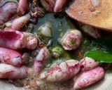 Foto langkah ke 2 dari resep Cumi Masak Hitam Daun Jeruk.