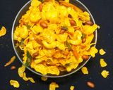 मक्याचा चिवडा (makyacha chivda recipe in marathi) रेसिपी स्टेप 4 फोटो 