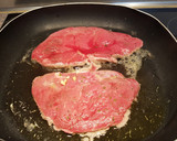Foto del paso 2 de la receta: Ternera con salsa de vino manzanilla y ajo con higos