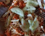 Foto del paso 2 de la receta: Ensalada de repollo, zanahoria y pepino