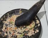 Foto langkah ke 2 dari resep Oncom lenca rawit hijau.