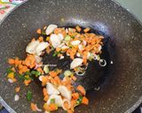 Foto langkah ke 3 dari resep Nasi Goreng Jamur Wortel.