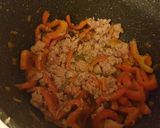 Foto del passaggio 3 della ricetta Quinoa tricolore con peperoni e tonno