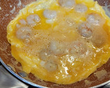 Foto del paso 2 de la receta: Tortilla de gambas