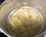 Foto del paso 2 de la receta: Spaghetti Vongole Bianco fácil