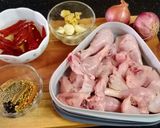 चिकन विंदालू (chicken vindaloo recipe in marathi) रेसिपी स्टेप 1 फोटो 