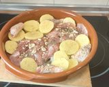 Foto del paso 5 de la receta: Muslos de Pollo al Horno con Patatas