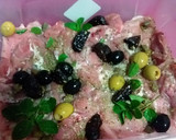 Foto del paso 1 de la receta: Muslos de pollo abiertos al horno con ciruelas y aceitunas