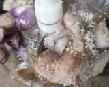 Hình bước làm 2 của món Hamburger chả tôm chiên giòn