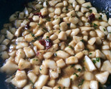 Foto del paso 6 de la receta: Chocos al ajillo con patatas confitadas 🦑