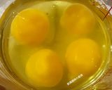 A picture of step 3 of Stir-Fried Eggs with Water Bamboo.
