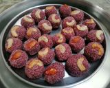 A picture of step 7 of Beetroot rava ladoo.