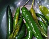 Foto langkah ke 4 dari resep Sayur ikan bawal nyomok kuning cabe ijo (ikan bawal di kuningin).