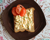 Foto langkah ke 3 dari resep Egg Mayonaise Sandwich.