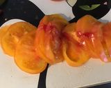 Une image de l'étape 4 de Salade de tomates bicolores et carottes râpées aux aromates de la mer.