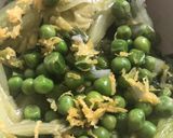 A picture of step 5 of Braised peas and lettuce - vegan.