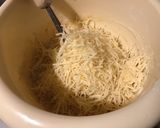 Une image de l'étape 5 de Cake lardons pruneaux gruyère et épices italiennes.