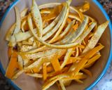 Foto del paso 1 de la receta: Cáscaras de naranja confitadas