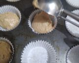 Foto del paso 4 de la receta: Banana nut bread muffins (muffins de plátano y nueces)