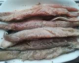 Foto del paso 1 de la receta Lomos de caballa marinados a la plancha y judías al ajillo