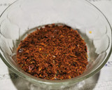 Foto del paso 4 de la receta: Medallón de res con costra de chapulínes y chiles secos
