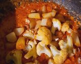 A picture of step 9 of Phulkopir Aloo Dalna.