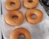 Foto del paso 2 de la receta Donuts clásicos rellenos de crema y cobertura de chocolate