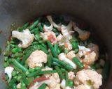A picture of step 2 of Cauliflower French Beans and Green Peas Curry.