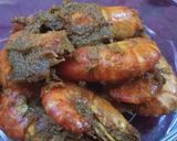 Foto langkah ke 8 dari resep Udang Bumbu Kuning Pedas.