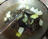 รูปขั้นตอนการทำที่ 9 ของ ไก่ดำผัดขิง