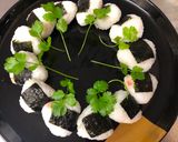 A picture of step 4 of Christmas Onigiri Rice Ball Wreath.