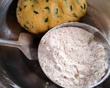 A picture of step 3 of Thepla or fenugreek Paratha 😋😋😋.