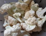 A picture of step 1 of Aloo gobhi.