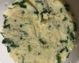 Foto langkah ke 2 dari resep Perkedel Tuna Kucai.