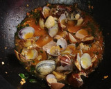 Foto del paso 3 de la receta: Pochas con almejas