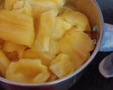 பலாப்பழ தேங்காய் பர்பி(jackfruit coconut burfi recipe in tamil) ரெசிபி ஸ்டேப் 2 புகைப்படம்