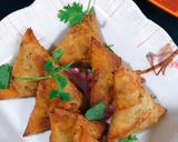 A picture of step 4 of Warqi samosa.