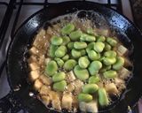 Foto del paso 2 de la receta: Revuelto de papa, habas frescar y huevo
