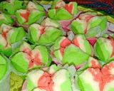 Foto langkah ke 8 dari resep Bolu Kukus Semangka.