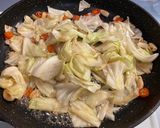 減脂食譜 - 香煎鮭魚+蒜炒高麗菜的食譜步驟4照片