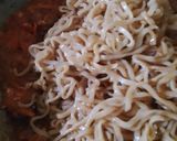 Foto langkah ke 5 dari resep Mie Goreng Sarden.