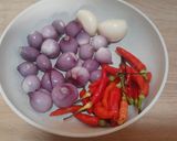 Foto langkah ke 1 dari resep Sambal Bawang Ala Bu Rudy.