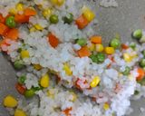 รูปขั้นตอนการทำที่ 2 ของ ข้าวบุกนุ่มผัดปู ผักสามสี ไข่ดาวน้ำ คลีน