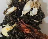 Foto del paso 7 de la receta: Arroz negro ⚫️ con gambas rojas y tiras de bacalao