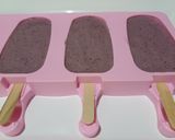 Foto del paso 4 de la receta: Paletas heladas de bananas con arándanos