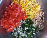કાંદા મકાઈ ભેળ(Spring onion corn bhel recipe in gujarati) રેસીપી સ્ટેપ1ફોટો